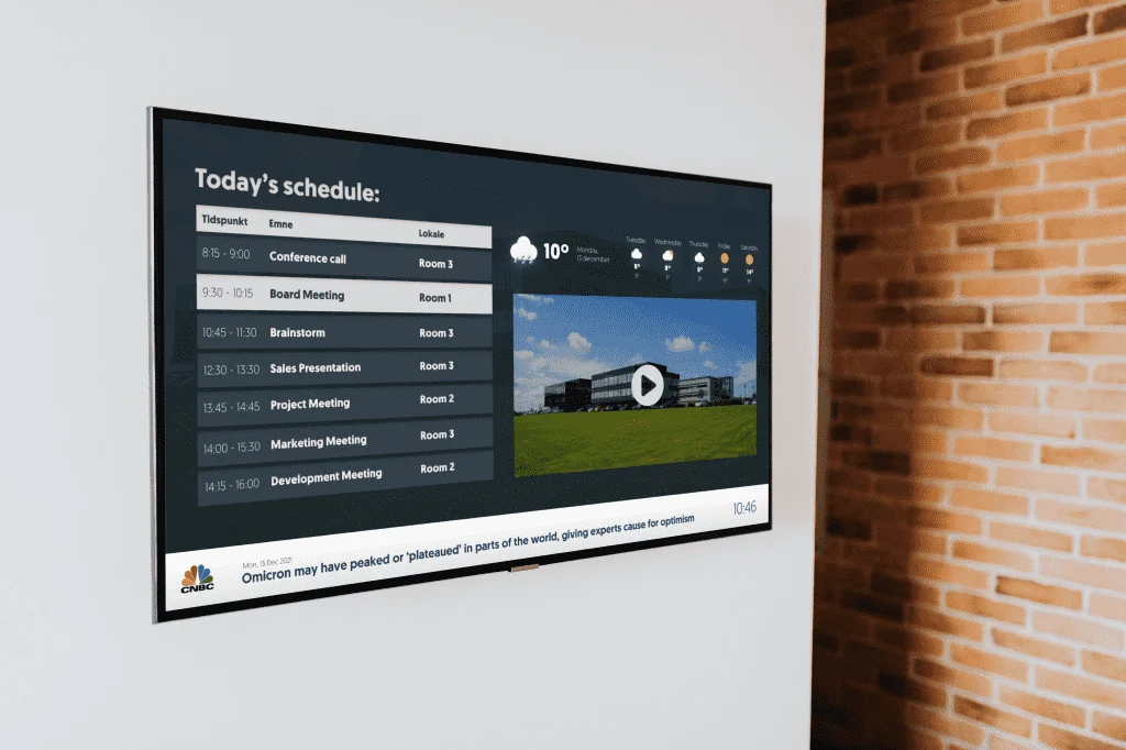 Smart TV mounted on wall with Q-Play digital signage layout